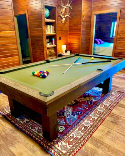 pool table in smoky mountain cabin